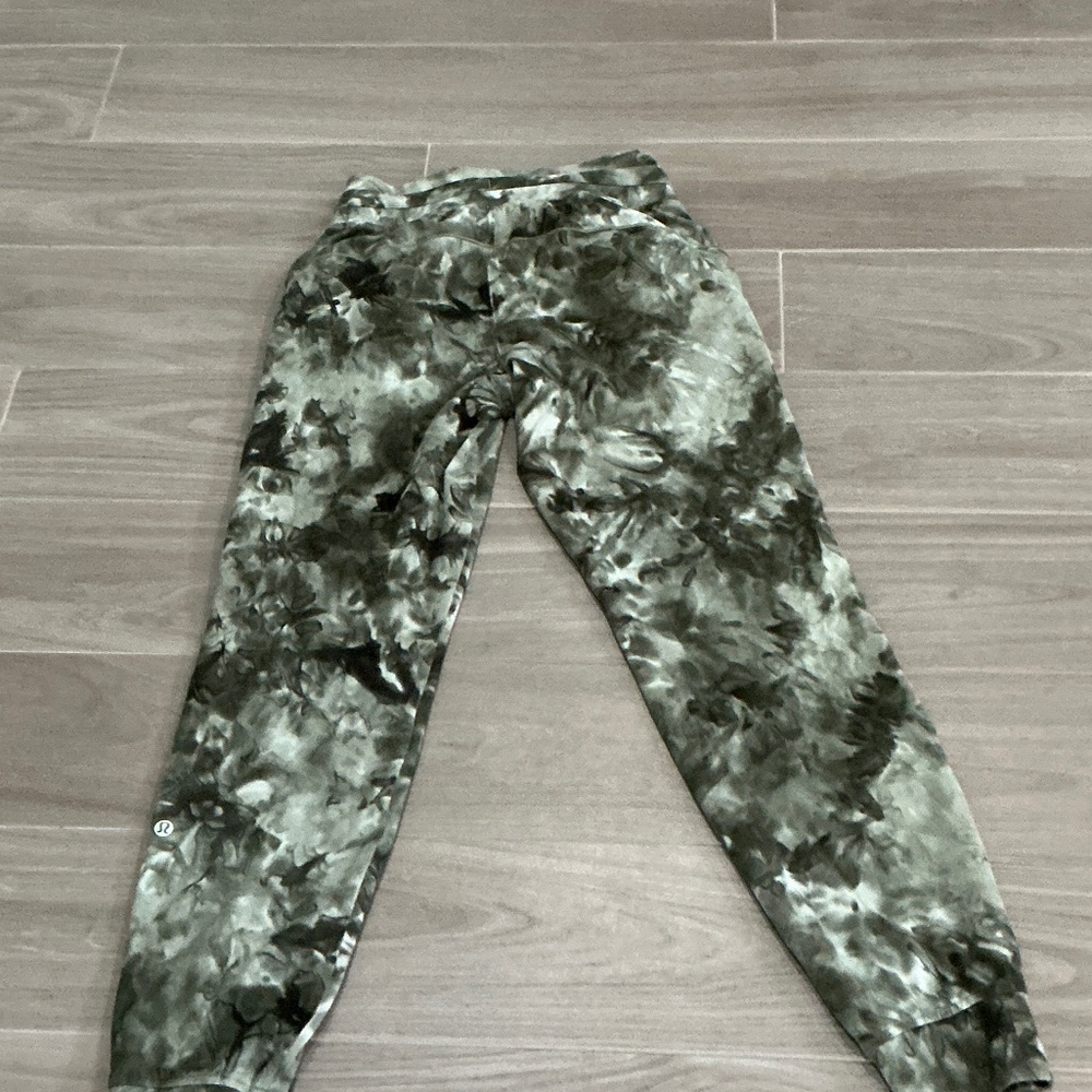 lululemon athletica Green Tie-Dye Leggings - Picture 5 of 16